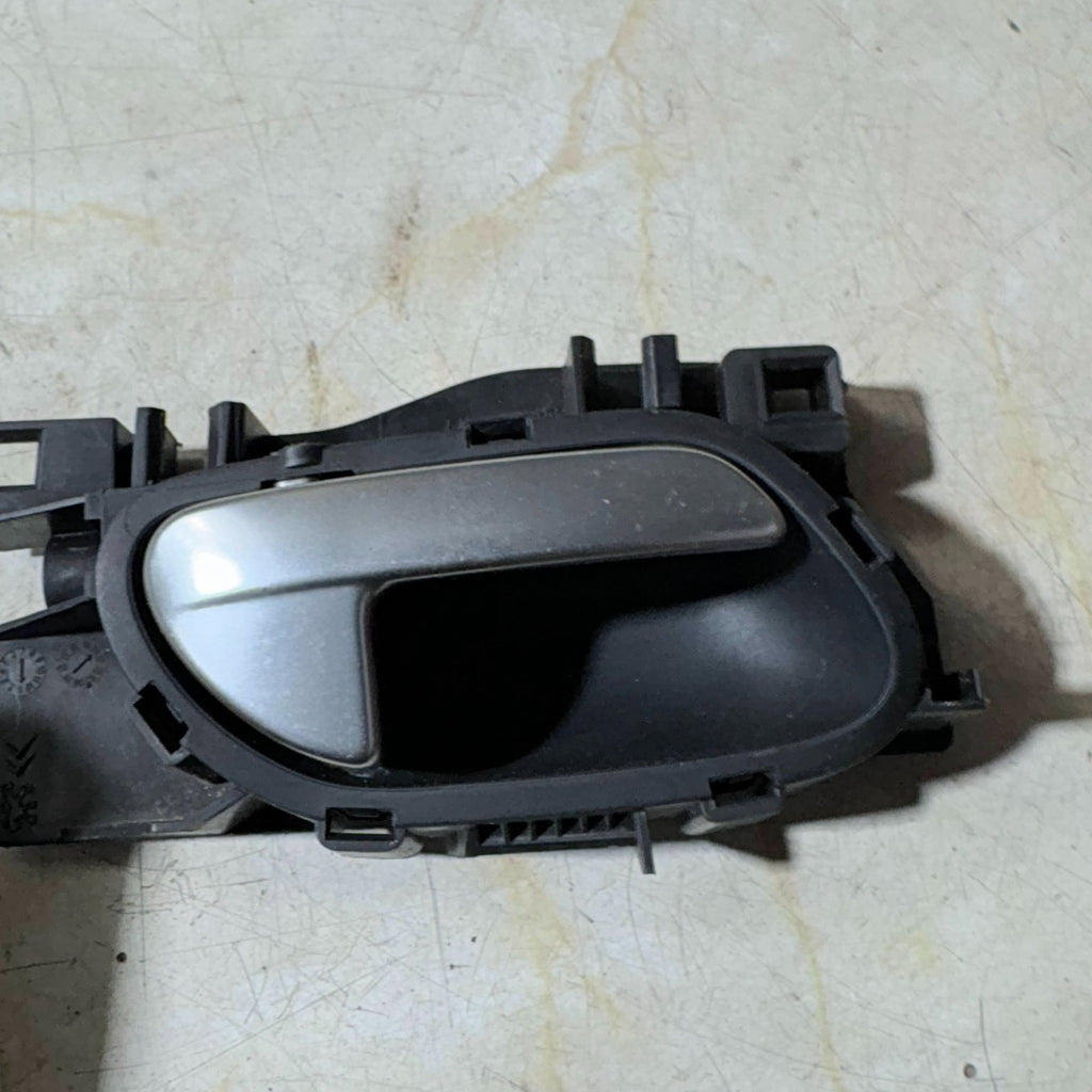 CITROEN DS3 C3 INTERIOR DOOR HANDLE FRONT RIGHT DRIVERS SIDE 2009-16 9683446577