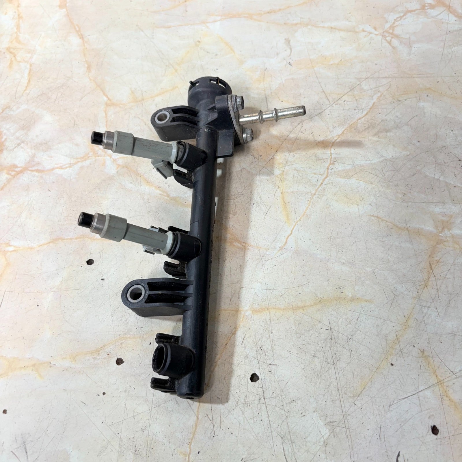 Toyota Aygo Citroen C1 Peugeot 107 1.0 Injector Fuel Rail 23814-0Q010-A 2005-14