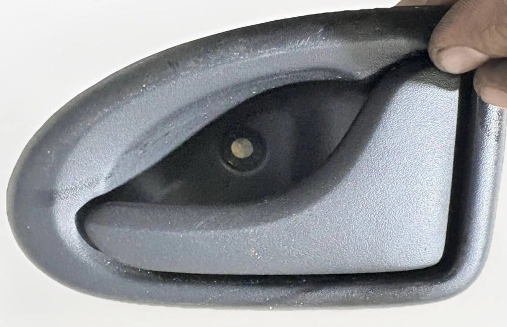 REANULT MASTER INNER DOOR HANDLE O/S DRIVERS Front 7700830079 / 91127101