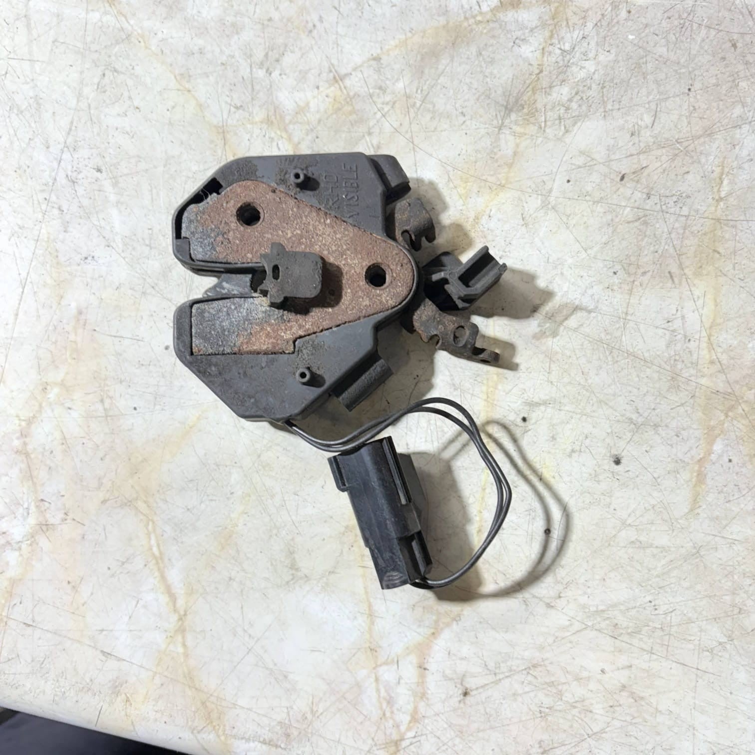 Volvo S60 2001-09 V70 XC70 2001-07 S80 1999-06 XC90 2003-14 Bonnet Lock 9483765