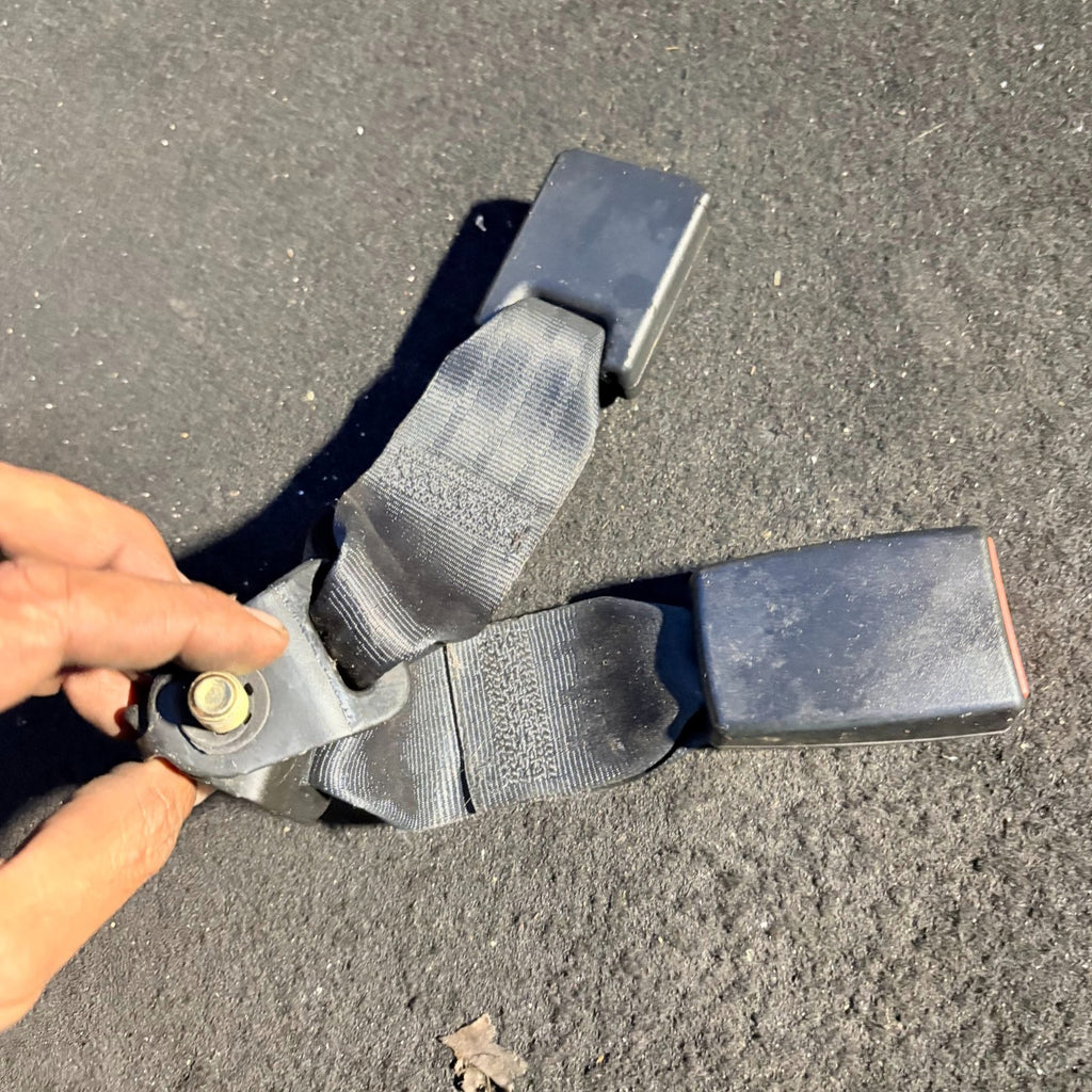 2005 MAZDA 3 DOUBLE SEAT BELT BUCKLE