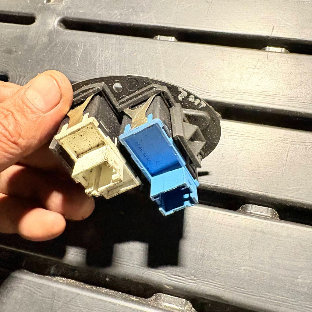 MG 2002-2005 REG HAZARD WARNING/CENTRAL LOCK UNLOCK SWITCH