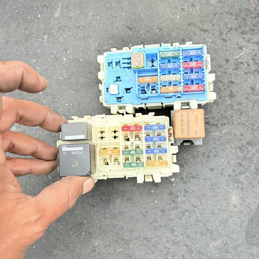 Range Rover Evoque L538 Rear Fuse Box 6G9T14K131DB 5M5T14B192CA 2011-2018