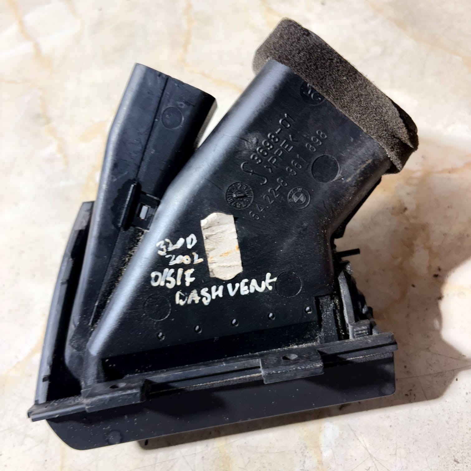 BMW 3 Series E46 320d 1998-2006 Driver Front Air Vent 64228361898