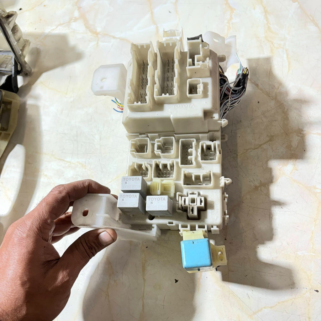 Toyota Corolla Engine Fuse Box Mk9 1.4 Petrol 2002-2006