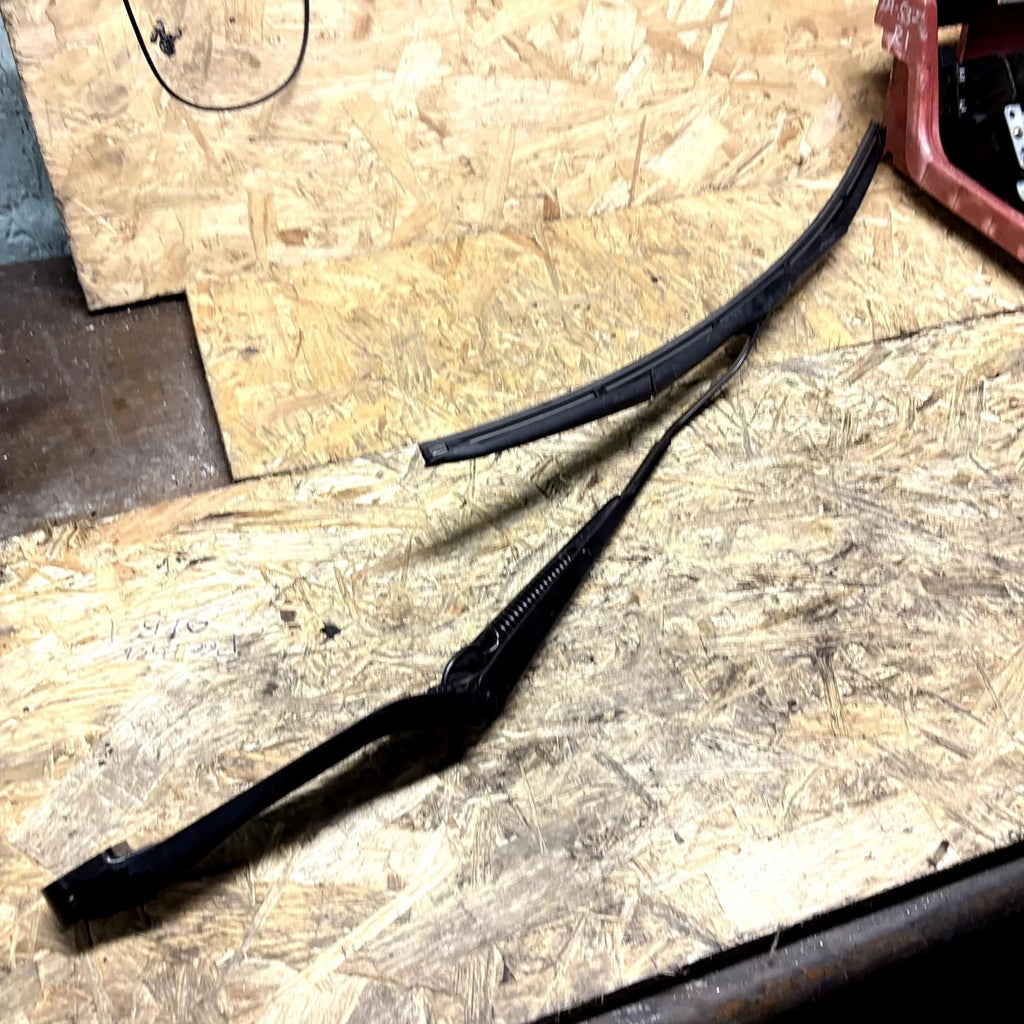 2015 LAND ROVER Discovery L550 DRIVER FRONT SIDE WIPER ARM 236A1