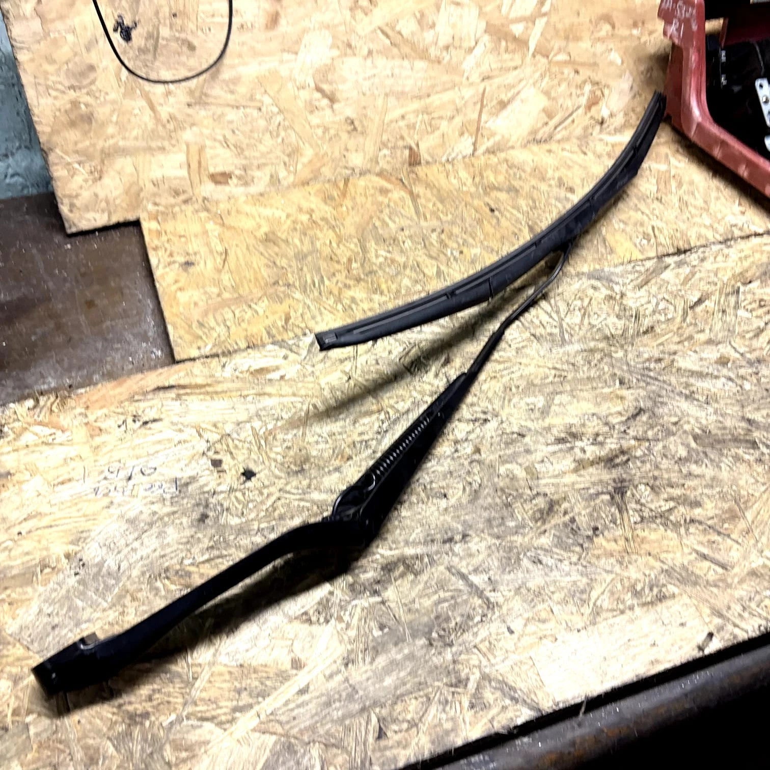 2015 LAND ROVER Discovery L550 DRIVER FRONT SIDE WIPER ARM 236A1