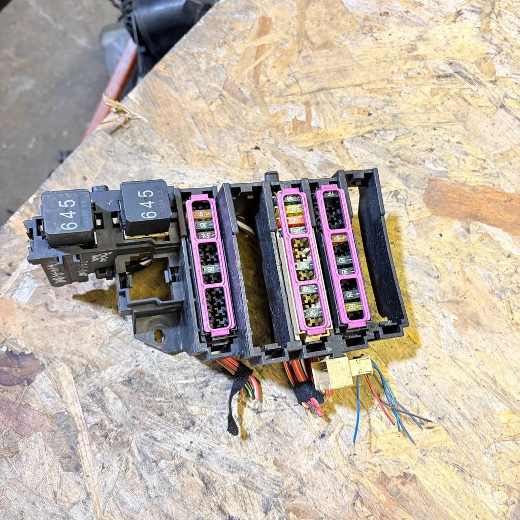 AUDI A4 B9 8W 2015-2019 REAR BOOT FUSE RELAY BOX BOARD CARRIER CUT WIRE