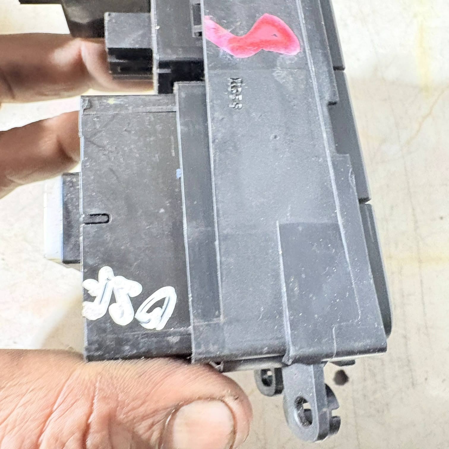 HYUNDAI I10 MK2 2014 HEADLIGHT LEVEL ADJUSTMEN TRACTION CONTROL SWITCH 299131553