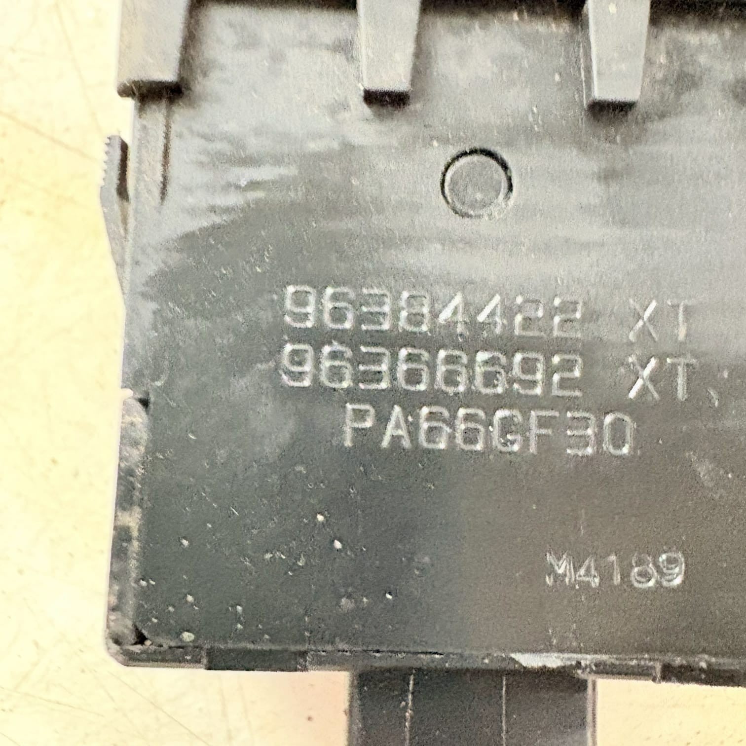 Peugeot 307 2000-2005 Headlight Level Adjuster Switch 96384422XT 96366692XT