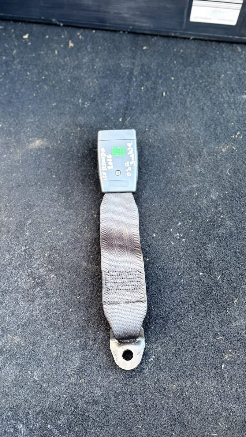 SSANGYONG KORANDO 2010-2019 REAR CENTER RIGHT SEAT BELT BUCKLE CATCH