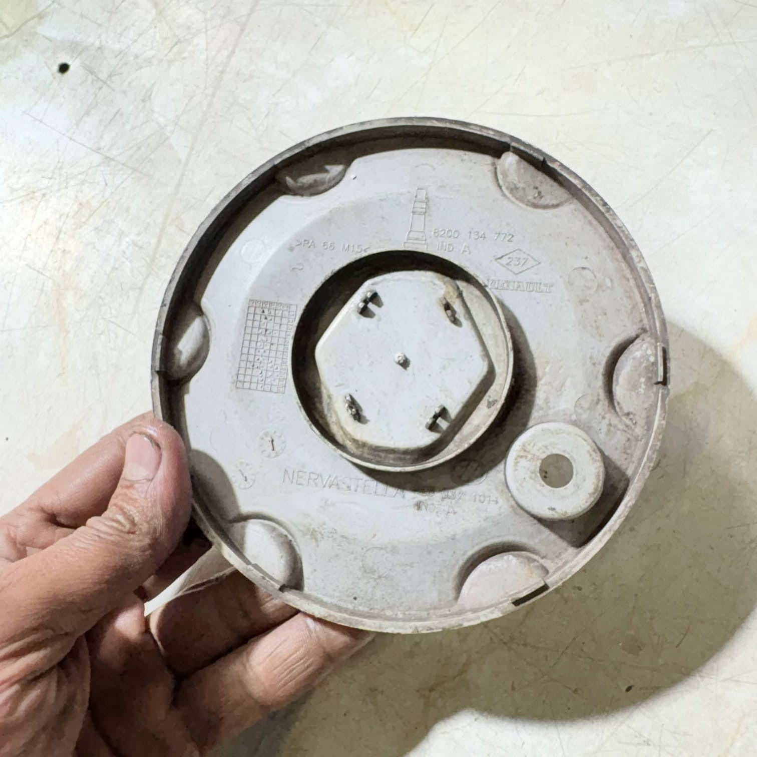 Renault Megane Mk2 02-08 Scenic Mk2 03-09 Nervastella Centre Cap 8200134772