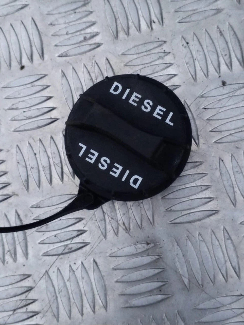04-19 HYUNDAI TUCSON DIESEL FUEL CAP WITH ANTI LOSE CORD STRAP