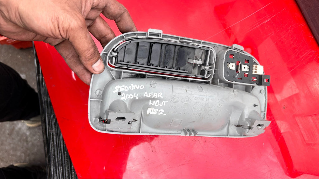 Kia Sedona 2004 Rear Left Side Handle w/Air Vents & Light OK552 51 310