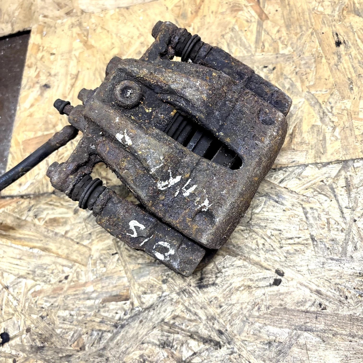 Nissan Note E11, NE11 Driver Side Brake Caliper 14390260