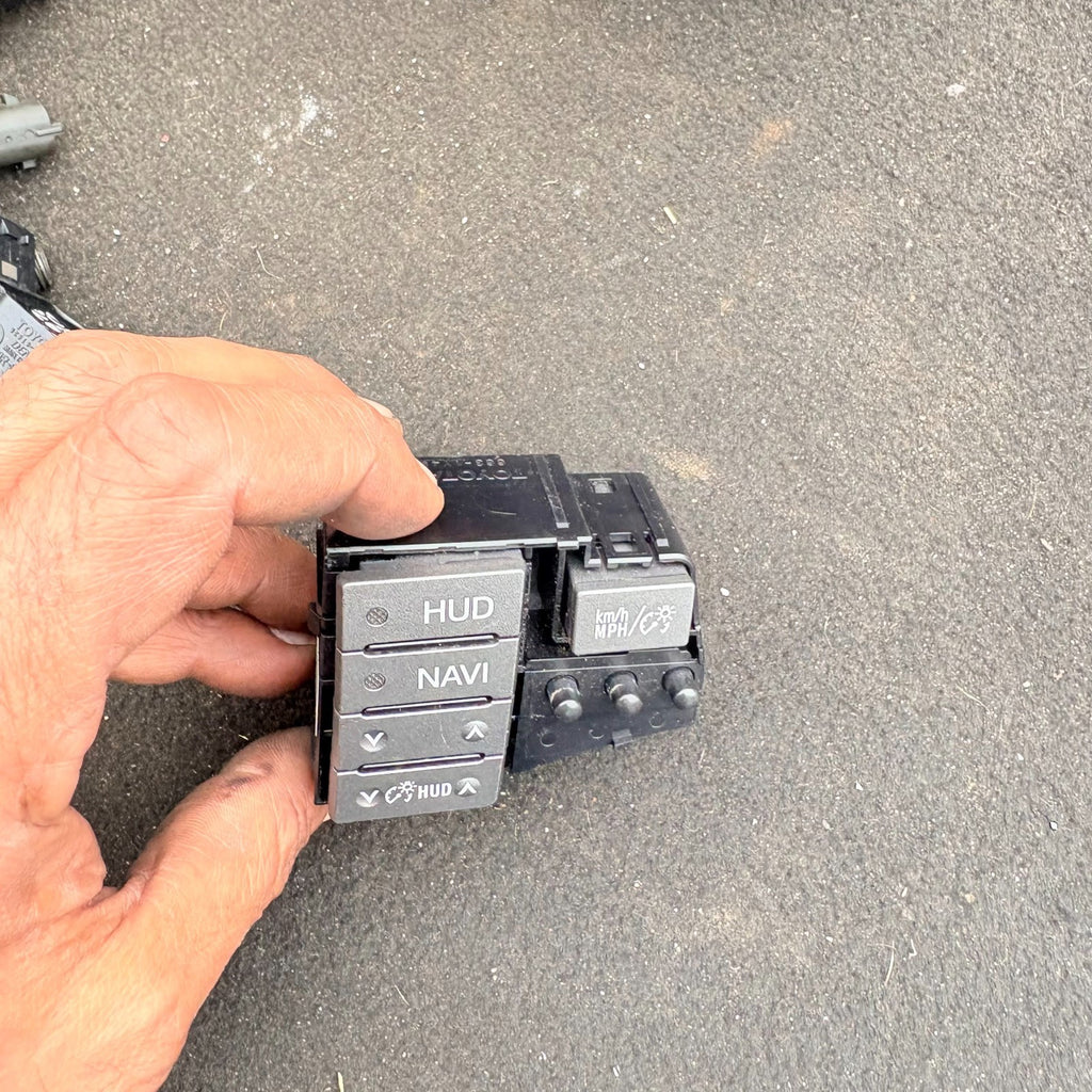 TOYOTA PRIUS HUD NAVIGATION CONTROL SWITCH 75D800 MK3 2009-2015