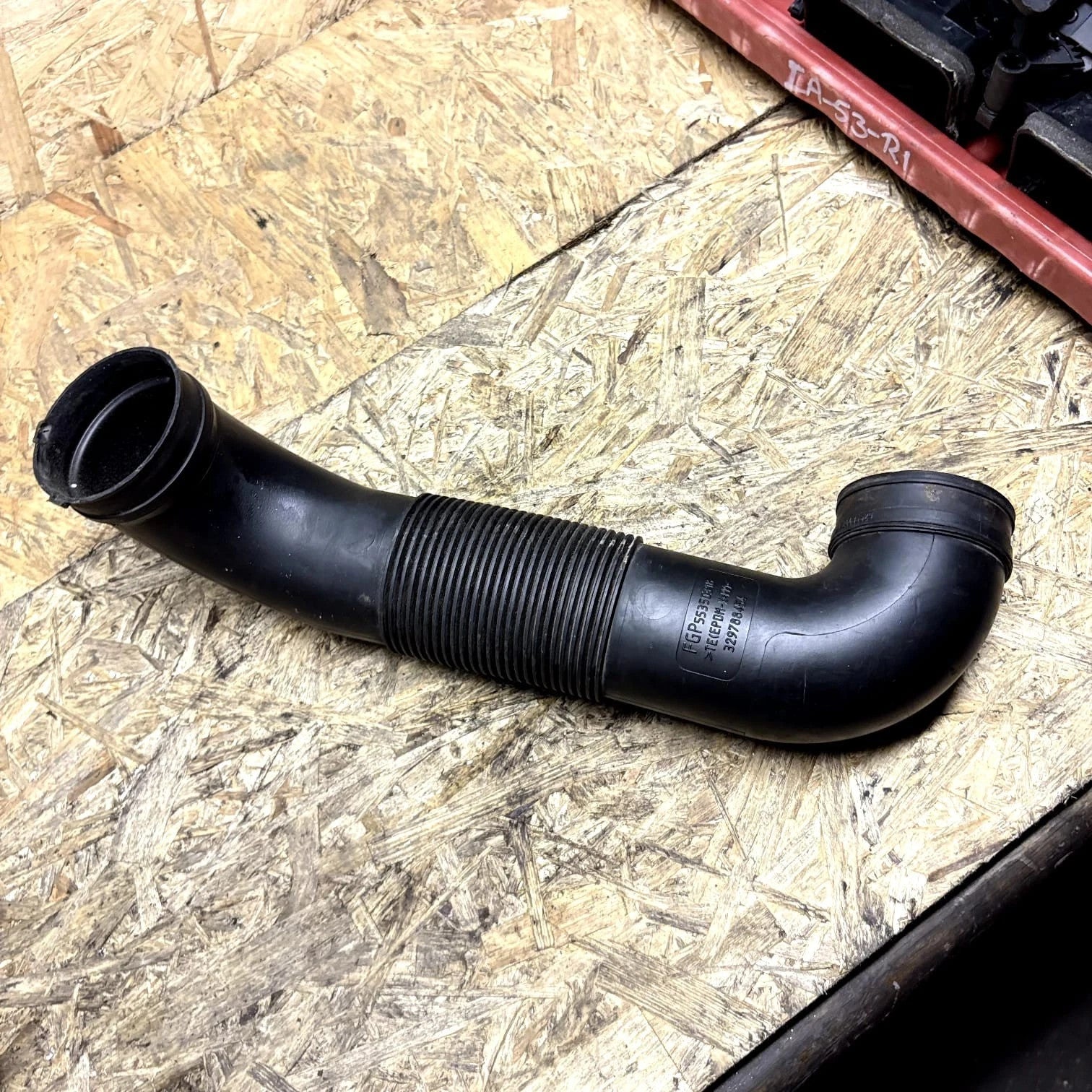 Opel Zafira B 2.2i 110kW Petrol Engine Air intake hose pipe 55350318