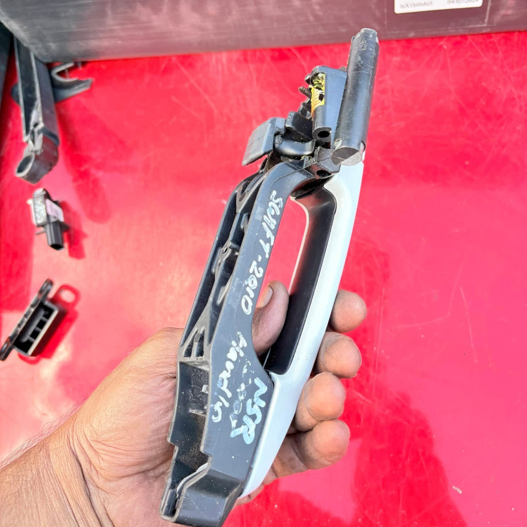 Suzuki Swift VERSO MK3 2010 5DR REAR PASSENGER LEFT EXTERIOR DOOR HANDLE 1G3 NSF