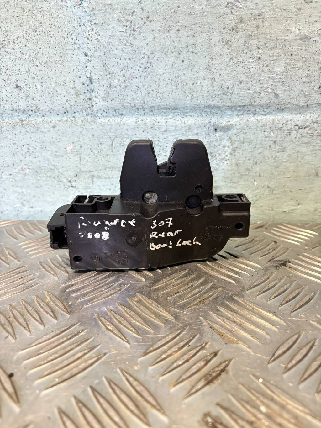 Citroen C2 C3 C4 Peugeot 206 307 407 (2004-09) Tailgate BootLock 9652301980 2008
