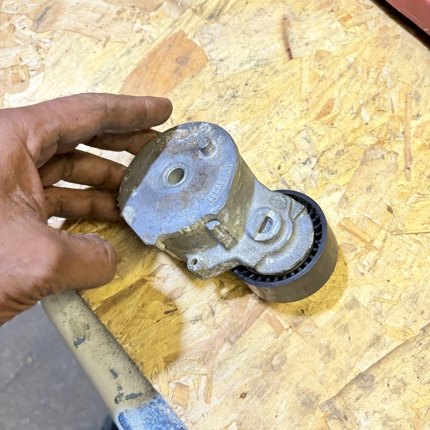 Aux Belt Tensioner T39186 Gates Drive V-Ribbed 16114257 5751H3 5751H8 96883630