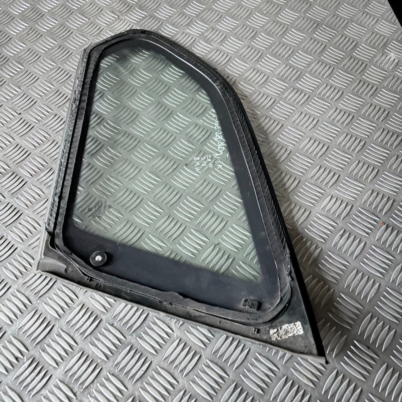 BMW 3 Series E90 318 Rear Left NSR Quarter Window Glass Fixed Door Saloon 04-11