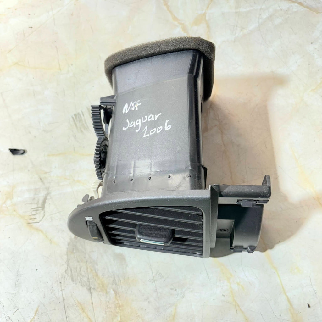 Jaguar x-type passenger side dash air vent assembly 2006