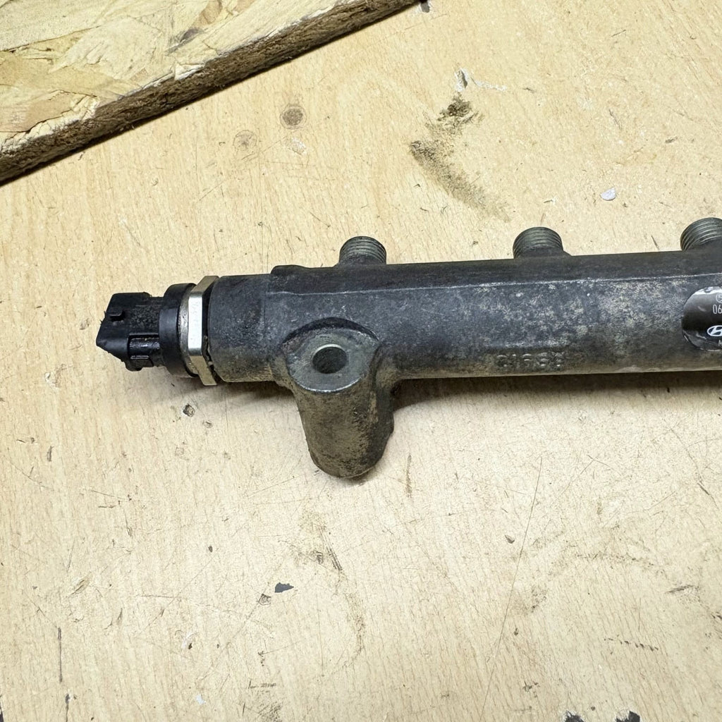 KIA CARENS 2008 2.0 CRDI 3140027410 0445214140 HIGH PRESSURE FUEL RAIL