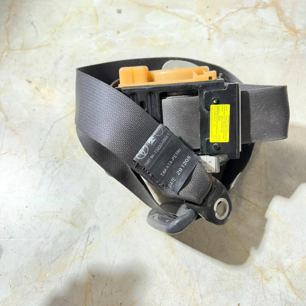 2005 TOYOTA AVENSIS MK2 T250 FRONT Left SEAT BELT BLACK 7322005051C0
