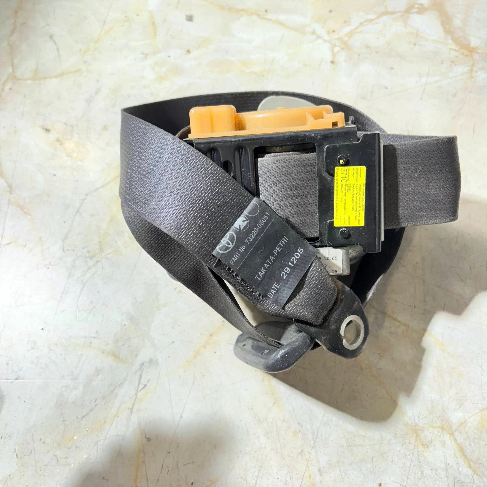 2005 TOYOTA AVENSIS MK2 T250 FRONT Left SEAT BELT BLACK 7322005051C0