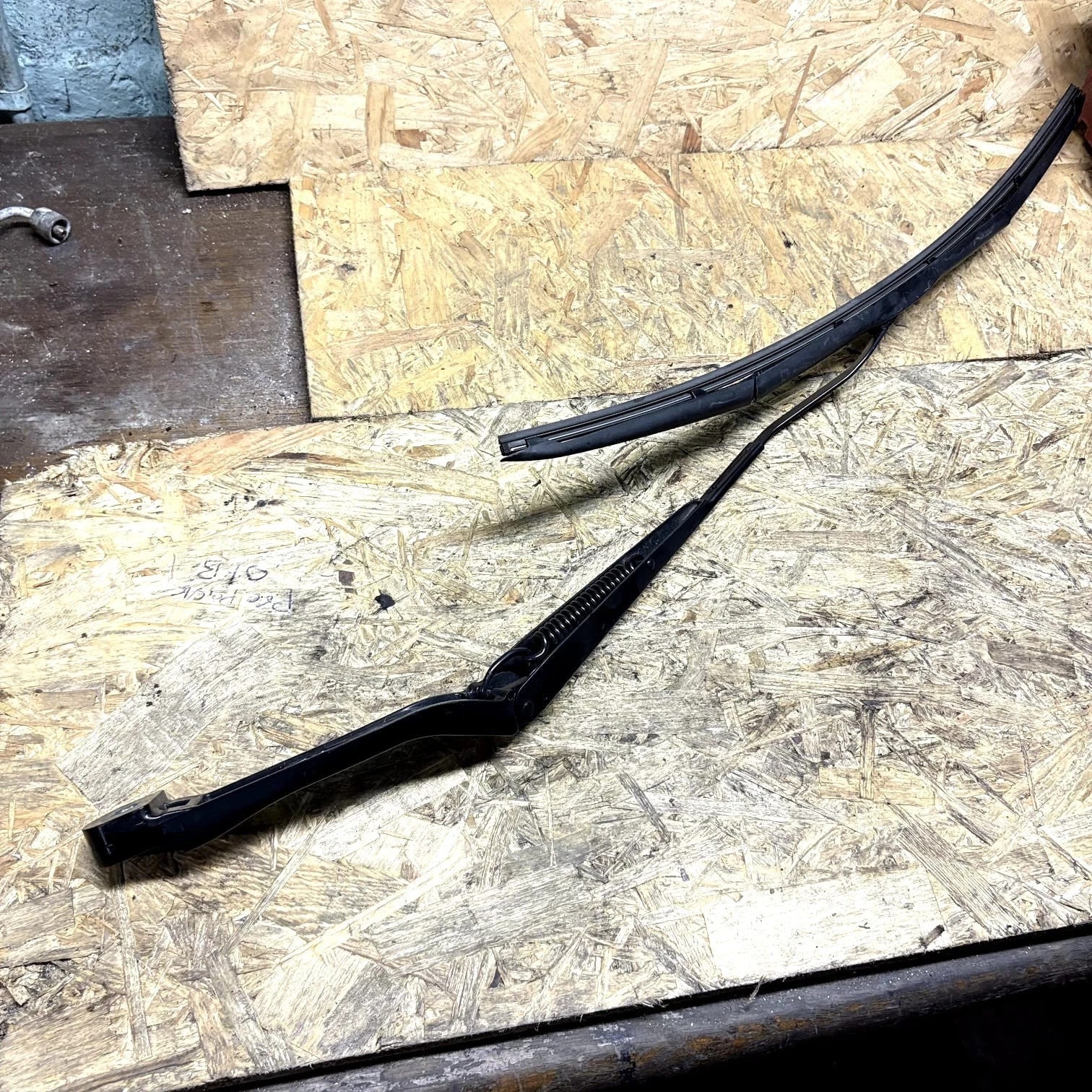2015 LAND ROVER Discovery L550 DRIVER FRONT SIDE WIPER ARM 236A1