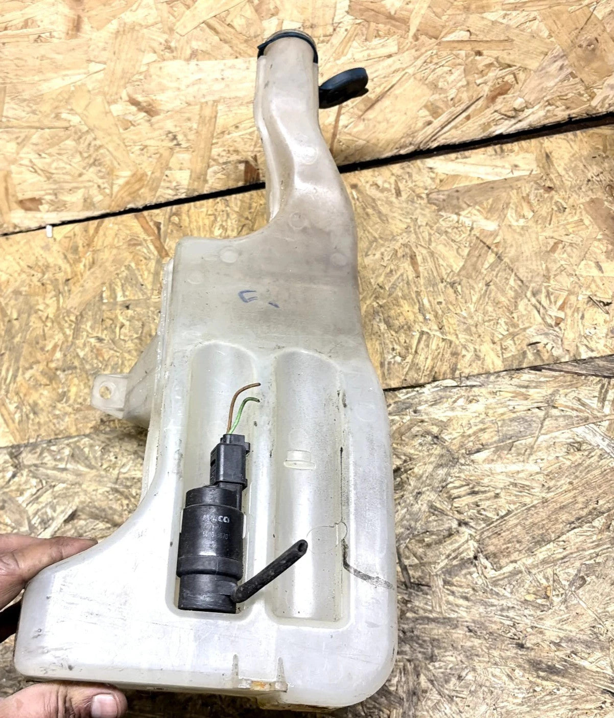 Iveco Daily 3/III 2000-06 Windscreen Washer Bottle Tank Pump 500336393