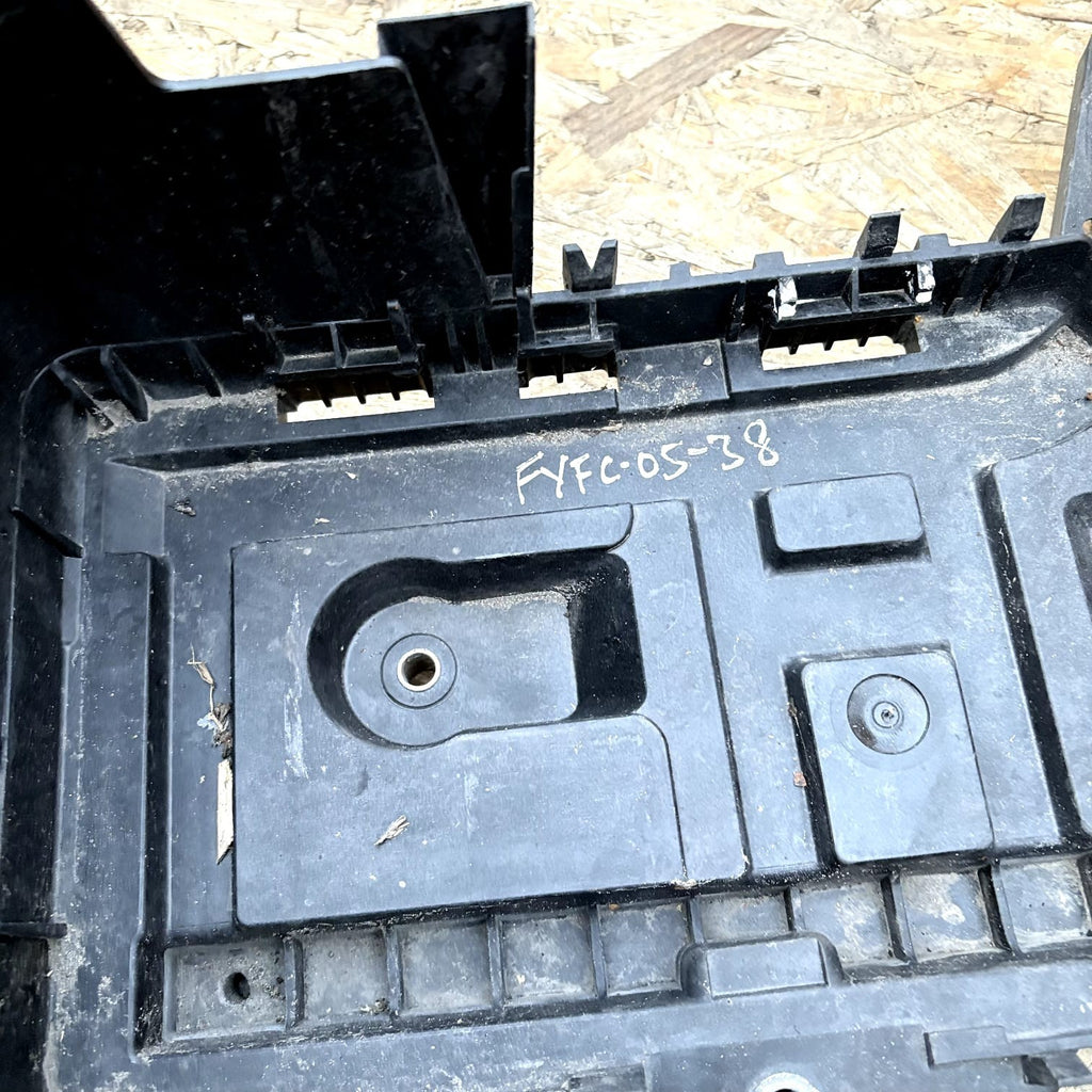 AUDI VW SKODA SEAT 1.6 BATTERY TRAY HOLDER 1K0915325A *FAST DELIVERY* 2010