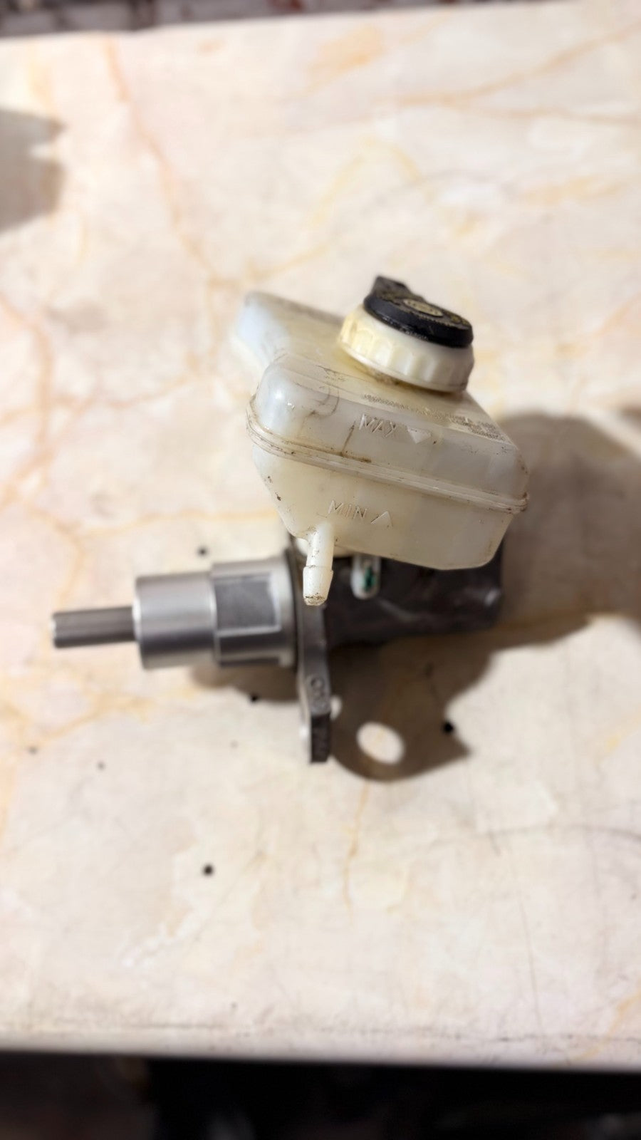 AUDI A5 2012 BRAKE MASTER CYLINDER & BOTTLE 8K0611021A