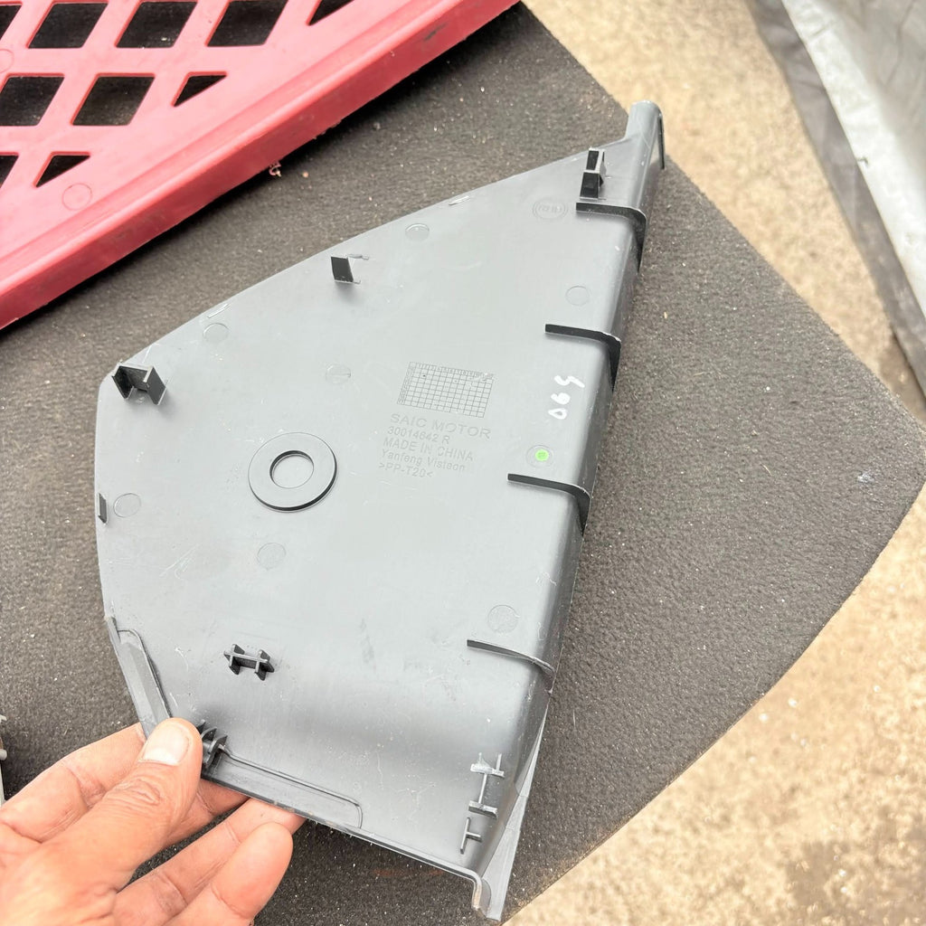 MG6 2014 FRONT DRIVER RIGHT SIDE DASHBOARD END PANEL COVER TRIM 30014642