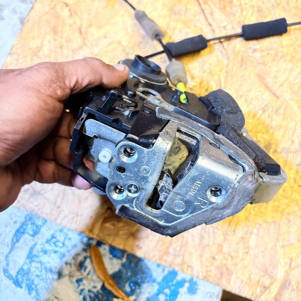 2005-2013 Lexus IS220d IS250 XE20 Rear Right Door Lock Latch 69050-53040