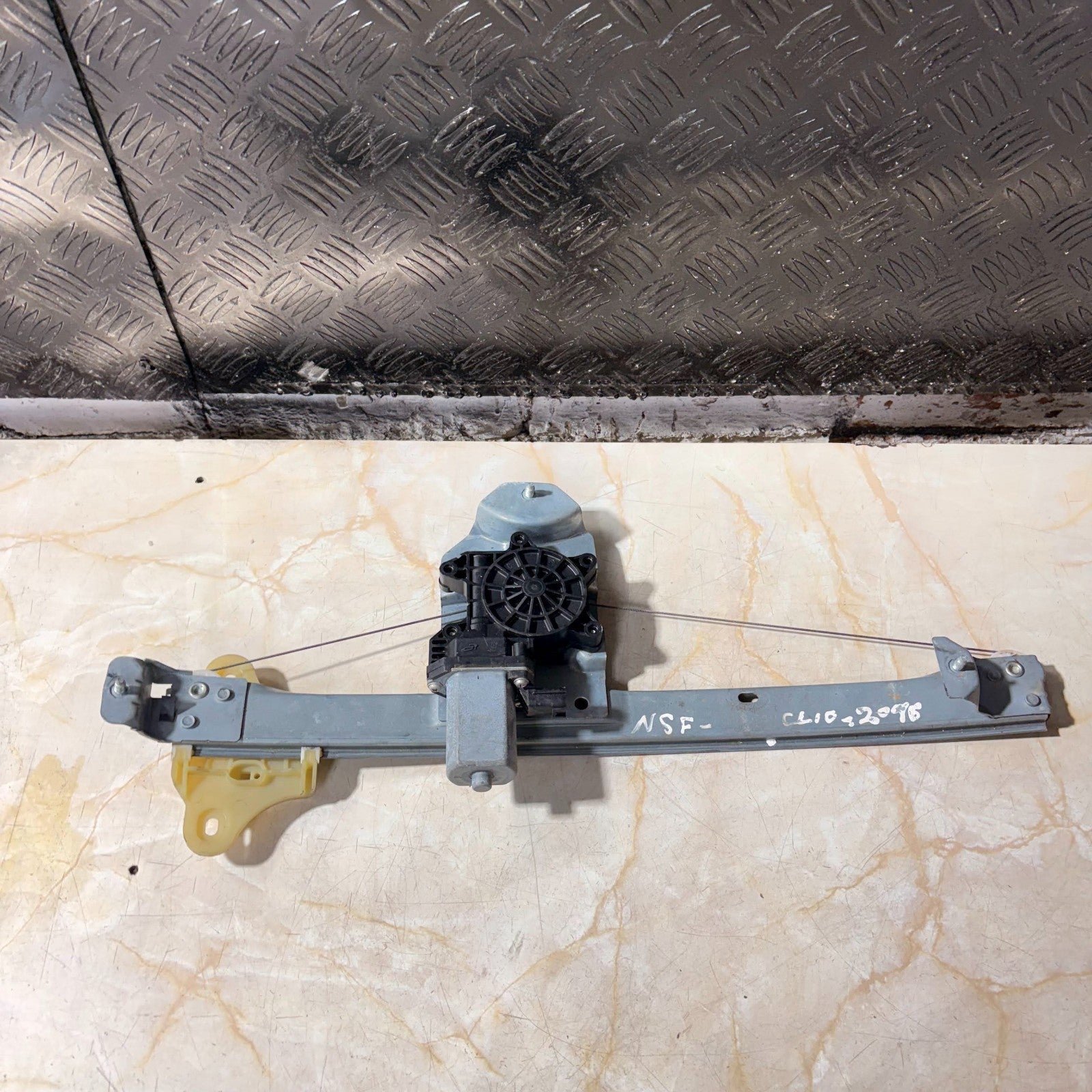 RENAULT CLIO 2012-2019 FRONT LEFT WINDOW REGULATOR MOTOR 128001472-B 9030318-C