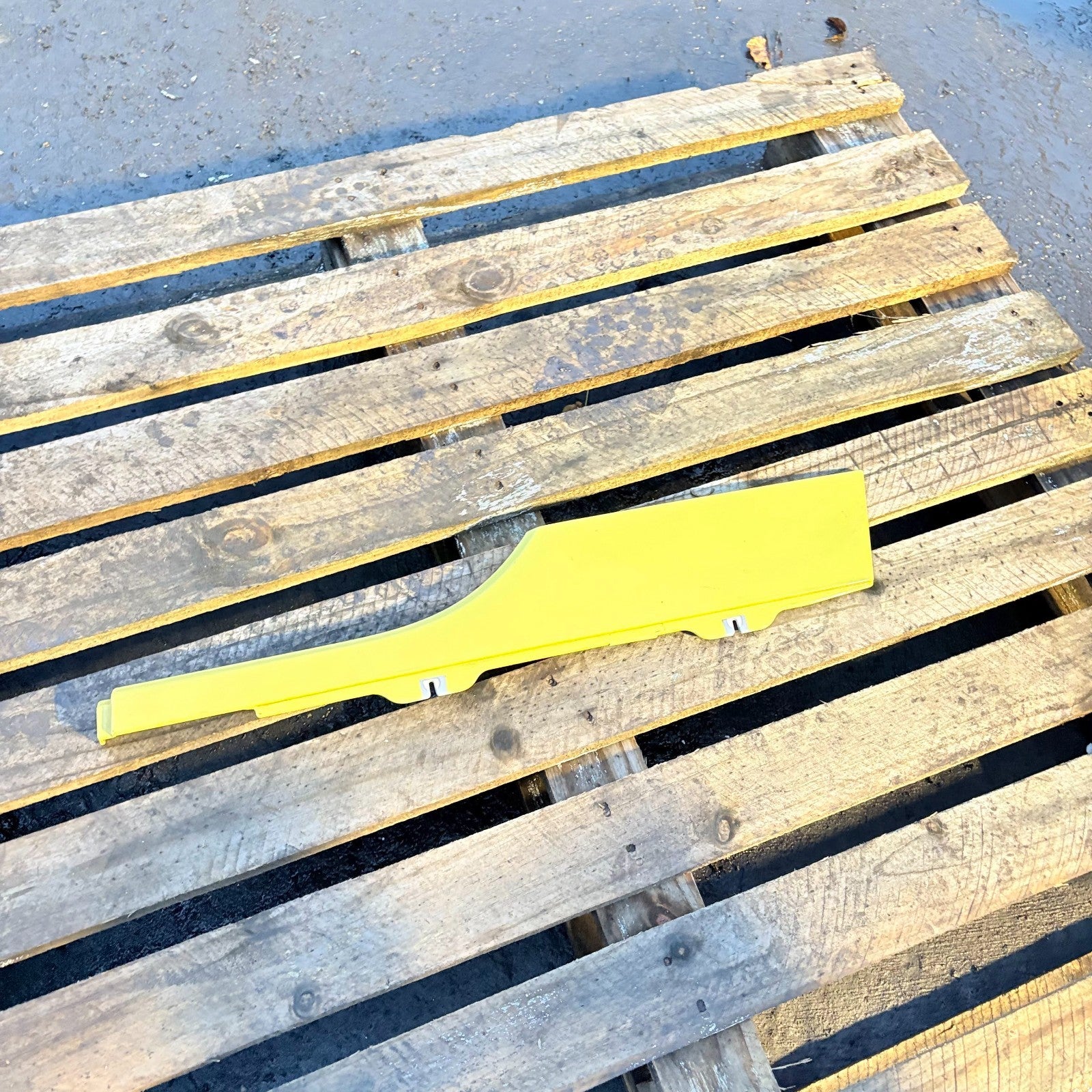Peugeot 1007 04-09 Left Sliding Door Rail Roller Cover Trim 9649797477
