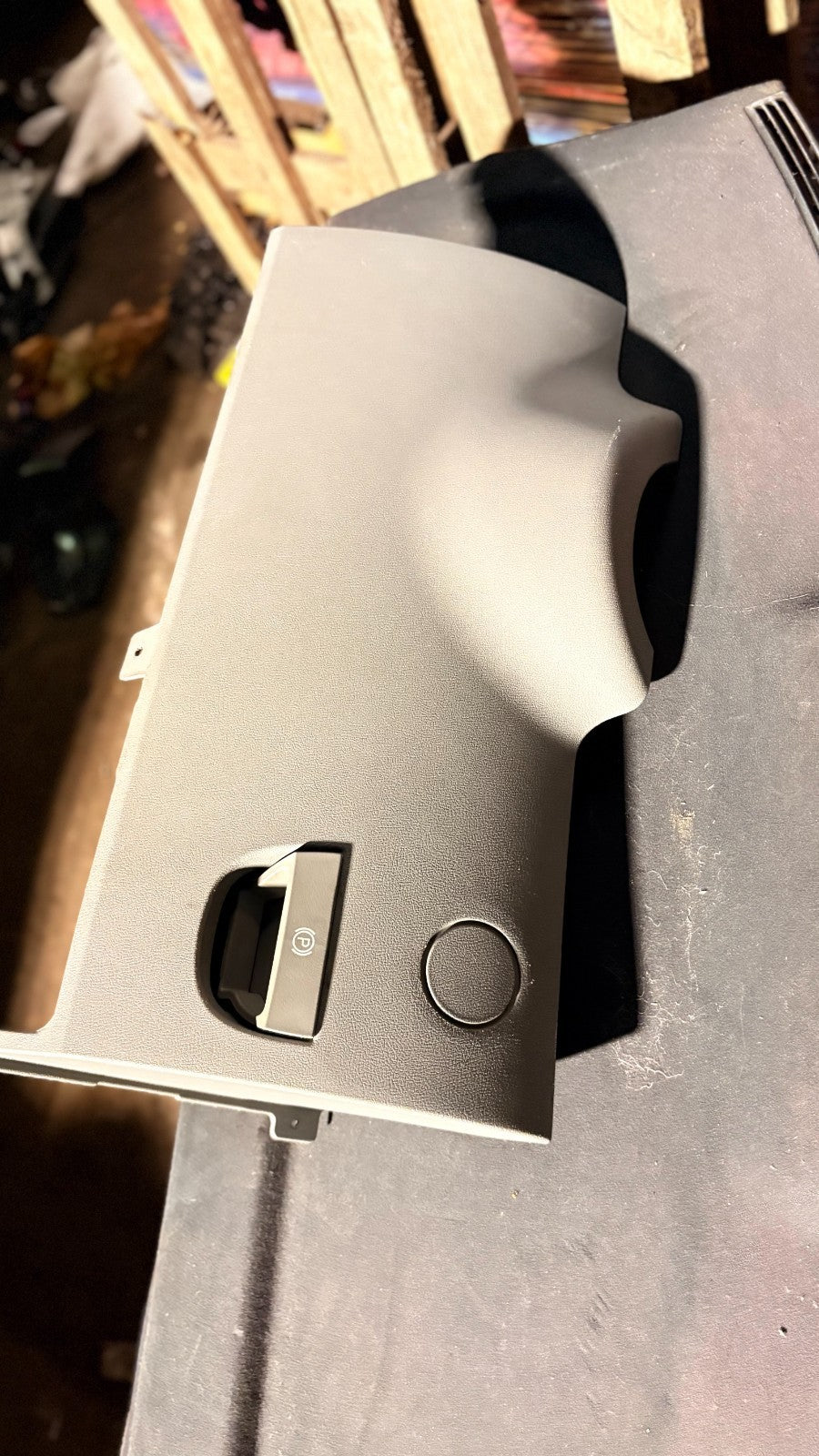 CHRYSLER 2007 LEFT FRONT CONSOLE TRIM COVER 1EN94TRMAA
