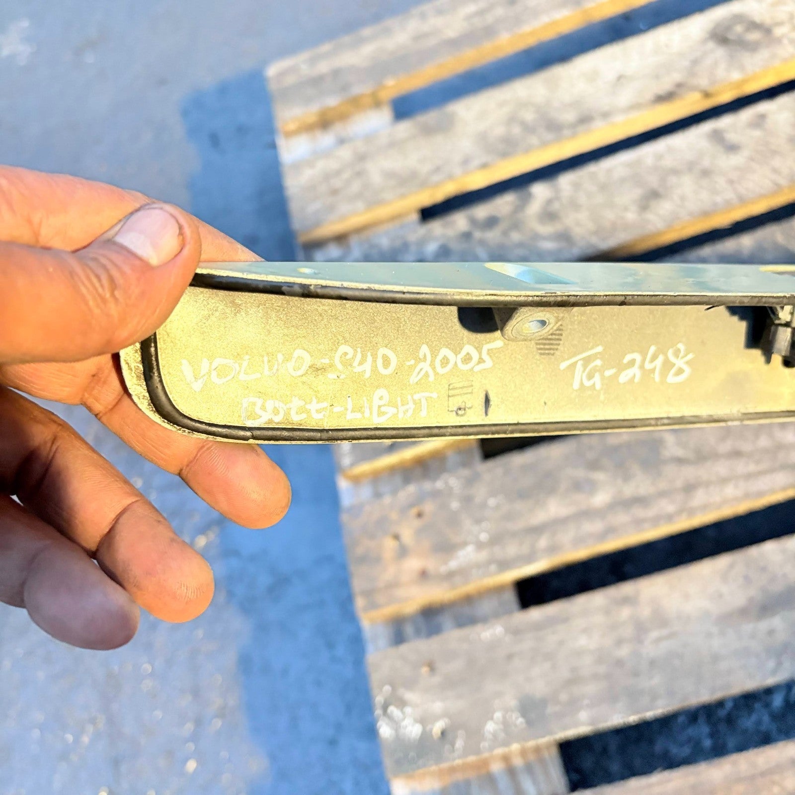 Volvo S40 2005 Tailgate number plate light trim 30753027