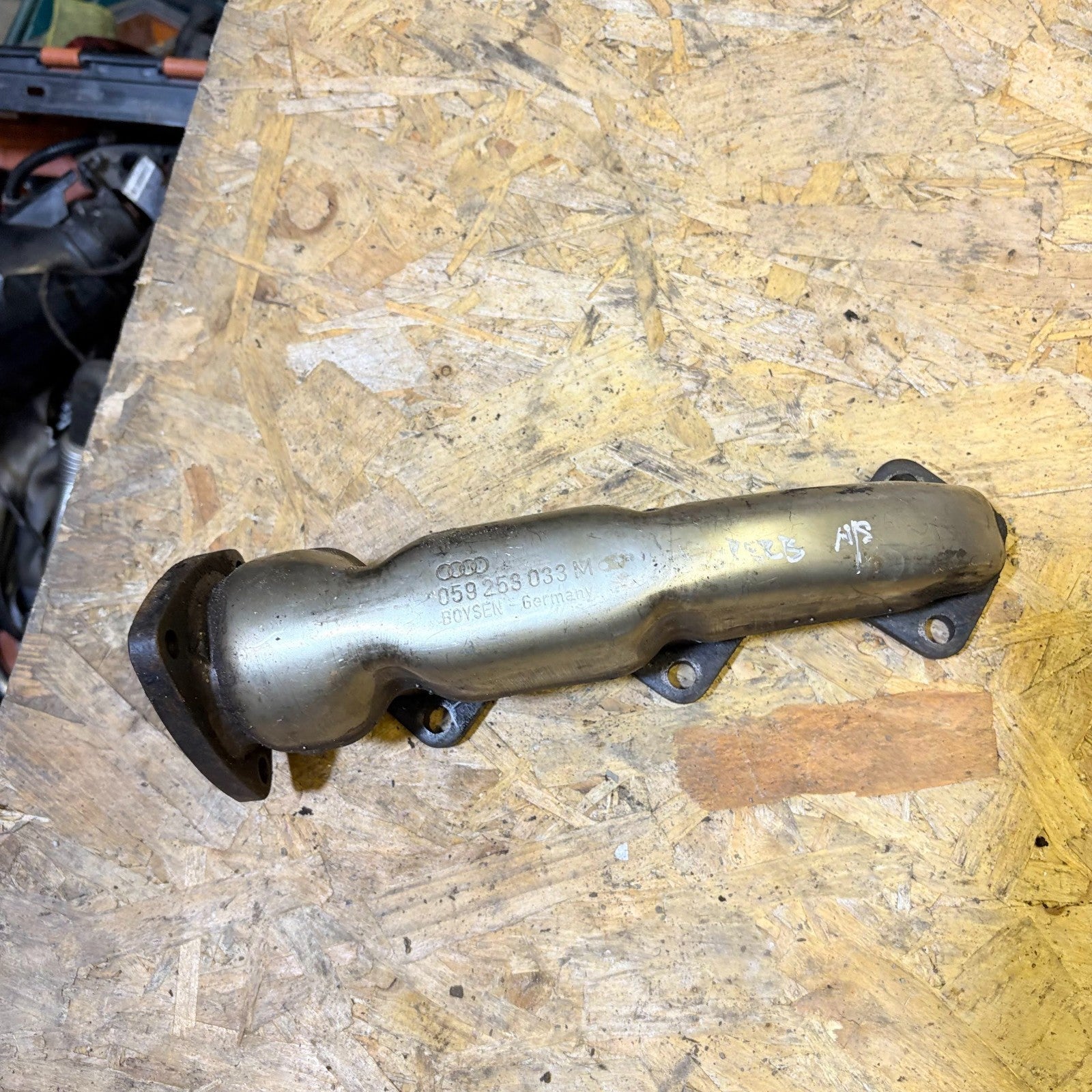 SKODA SUPERB LEFT SIDE EXHAUST MANIFOLD 059253033