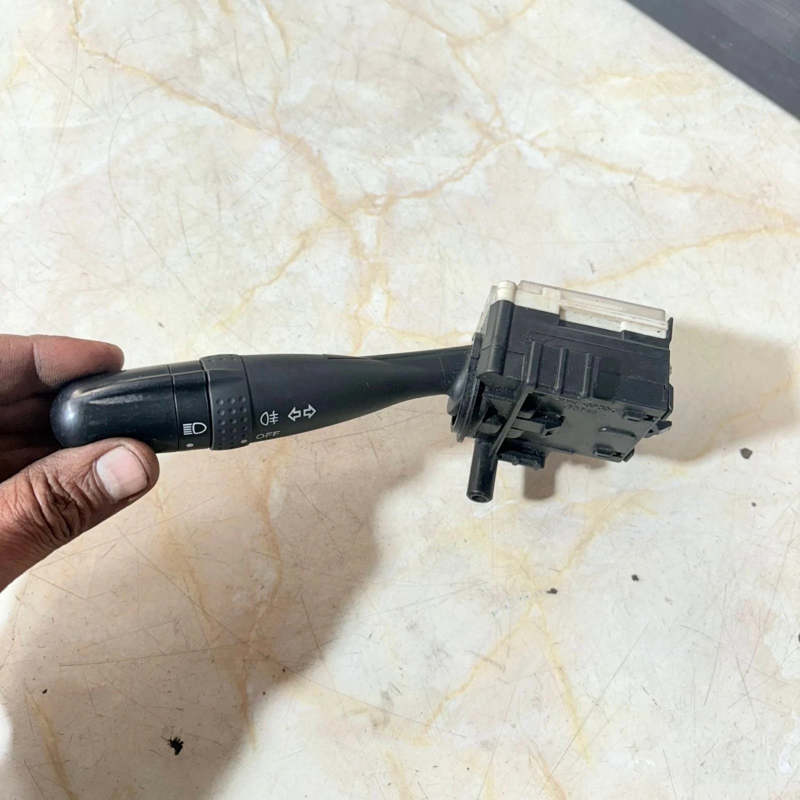 SUZUKI SWIFT LIGHT STALK SWITCH 173744 2013-2017