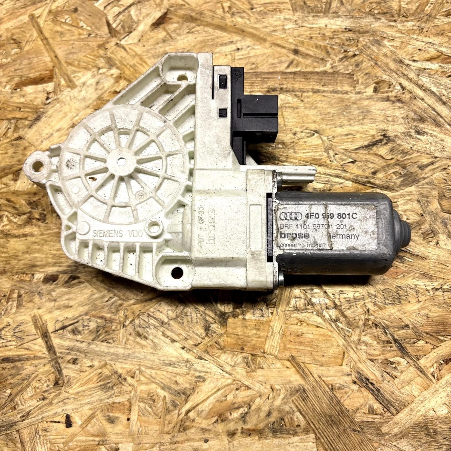 Audi A6 2.0 DIESEL BLB 2007 PASSENGER REAR WINDOW MOTOR 4F0959801C