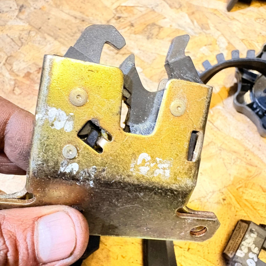 BMW 3 E30 Front Left Door Lock