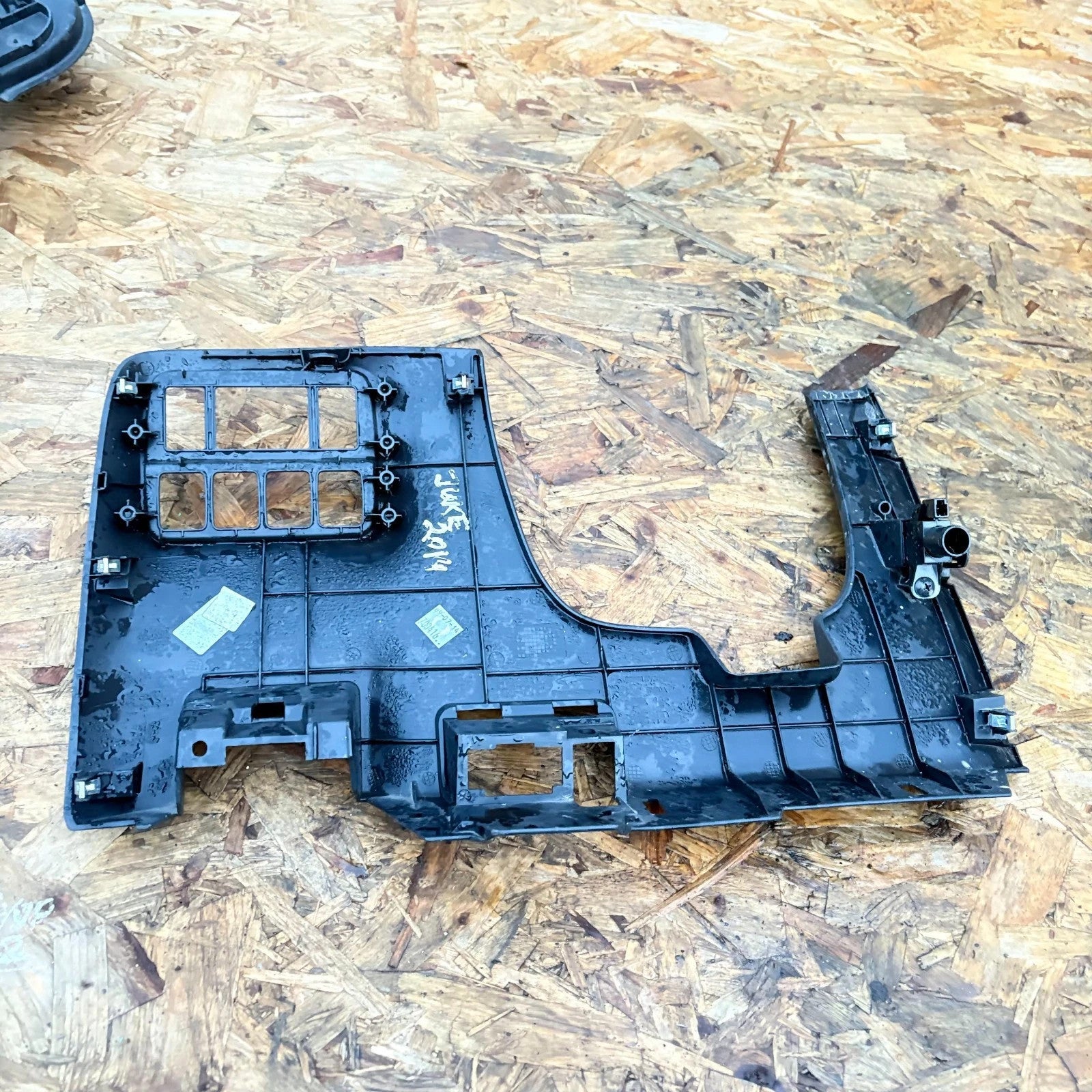 NISSAN JUKE DIG-T 2014-2018 DRIVER SIDE LOWER DASH TRIM