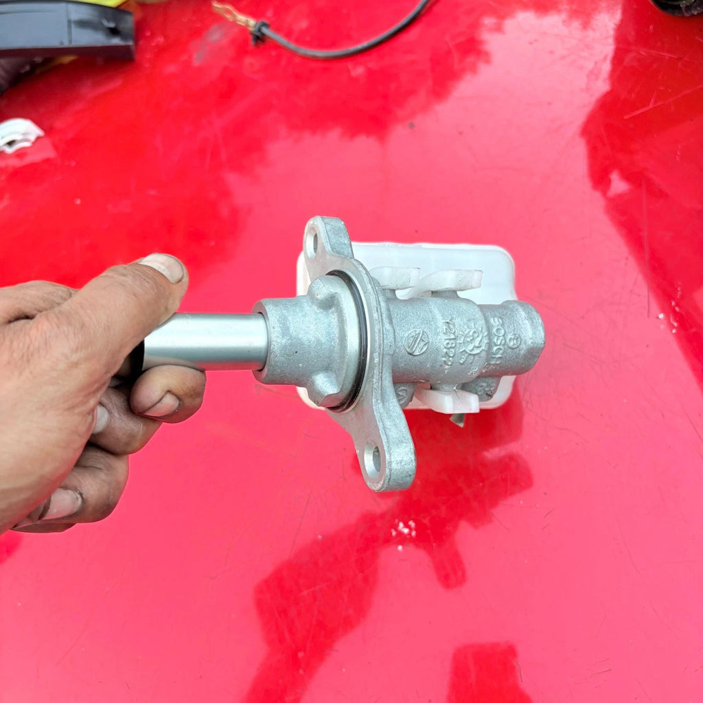 Brake Master Cylinder Tank 2013 Toyota Aygo