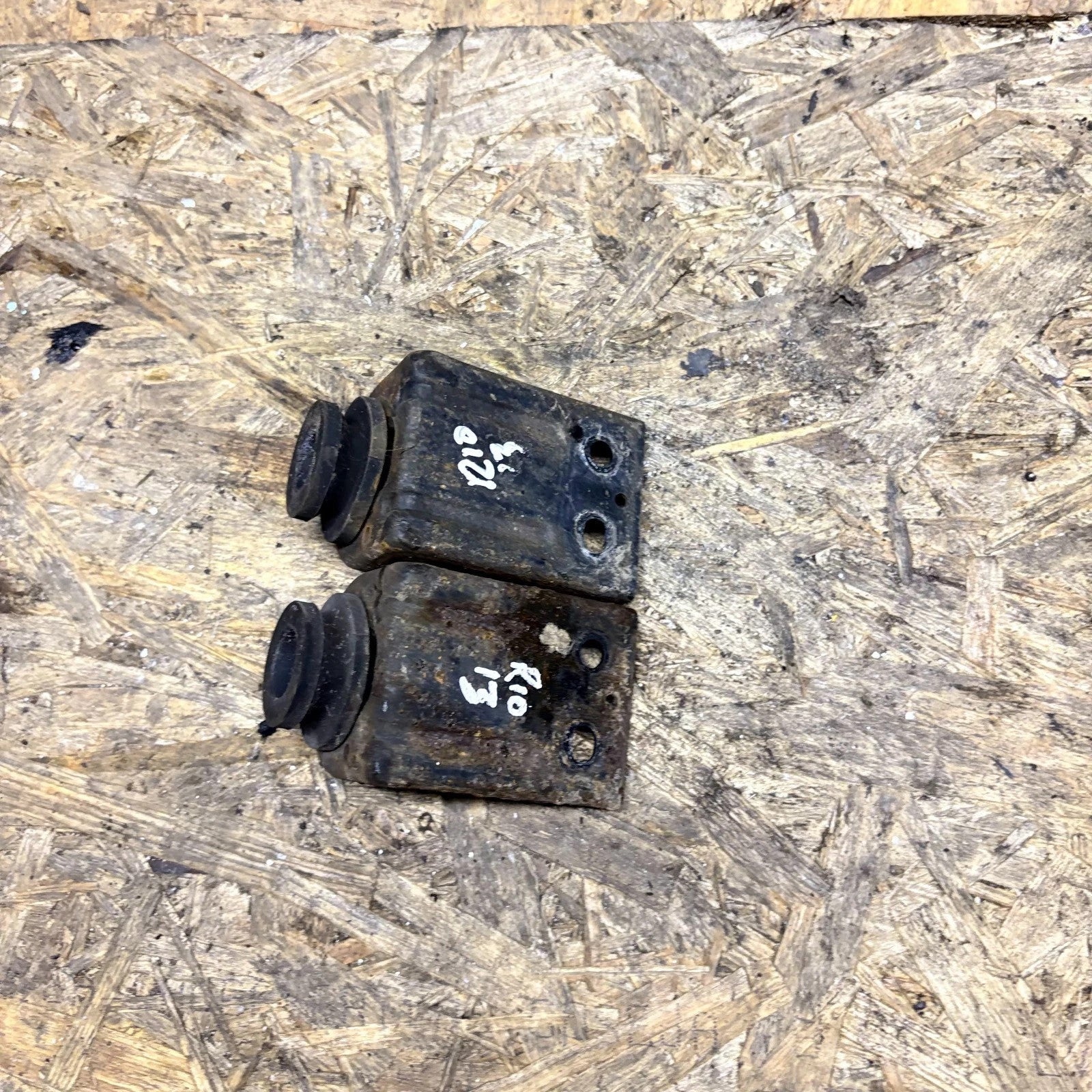 Kia Rio 1.6 Radiator Upper Mount Insulator Bracket 25335-1P000 2012-2023