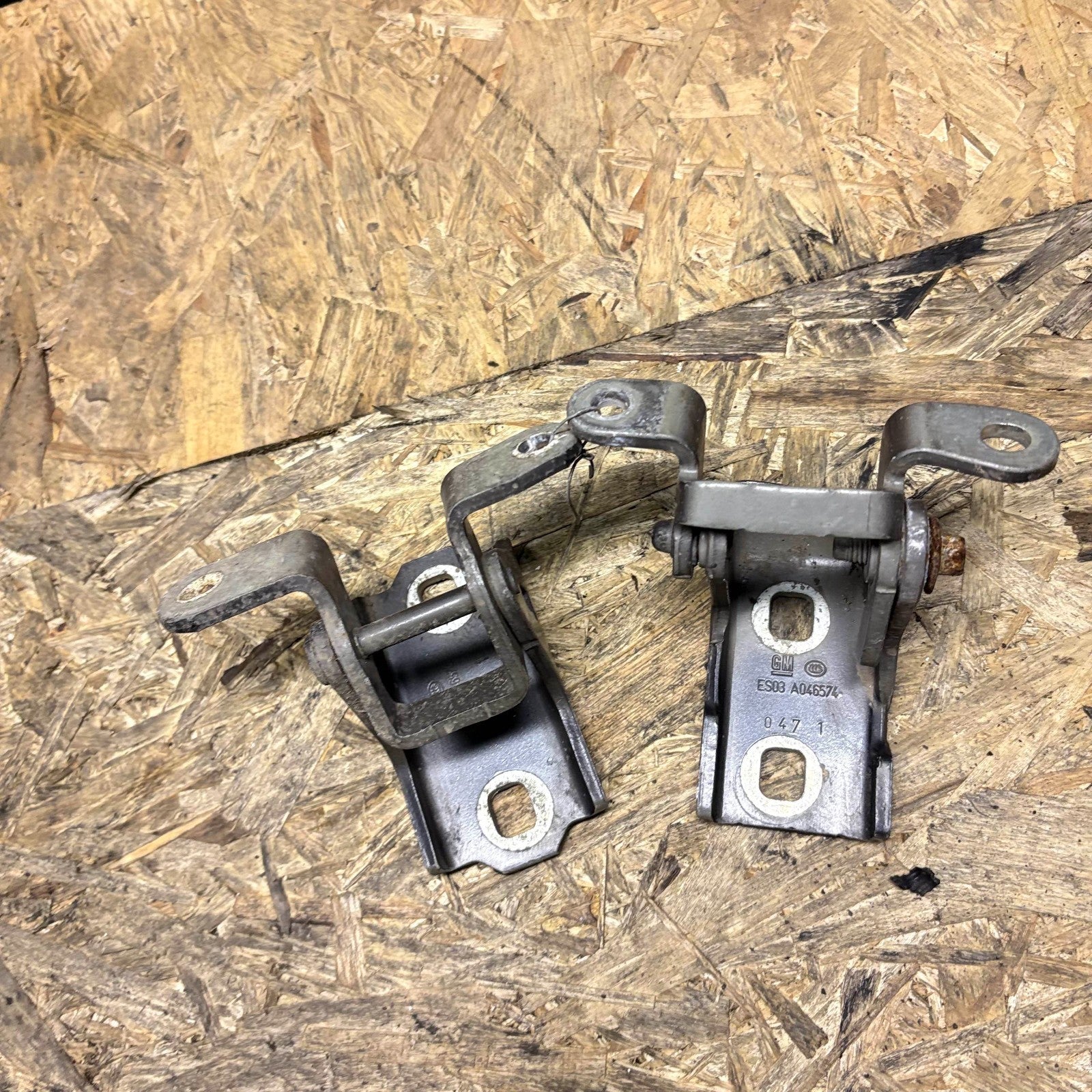 Vauxhall/Opel Insignia 2008-2016 Front Left Door Hinge Pair ES03A046574