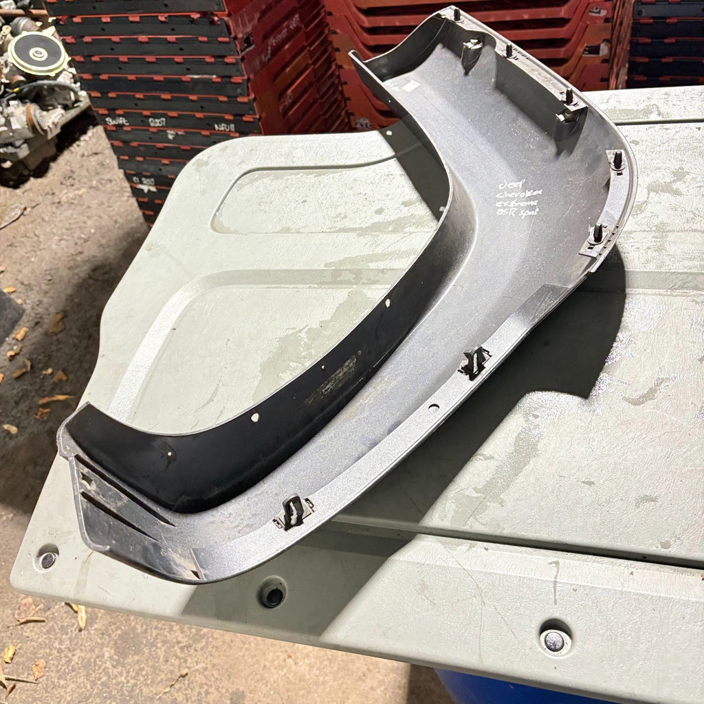 2014 2015 2016 2017 Jeep Cherokee KL Right Rear Lower Bumper Valance Corner Trim