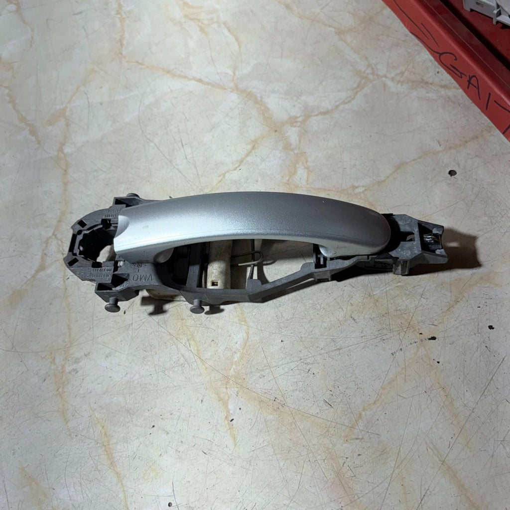 VW EOS MK1 2007 FRONT RIGHT EXTERIOR DOOR HANDLE 5J0837885