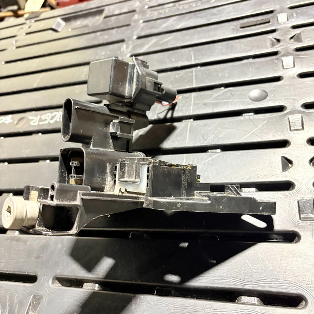 BMW Power Distributor Module 6806701 61146806701 F20 F21 F22 F30 F31 F32 F34